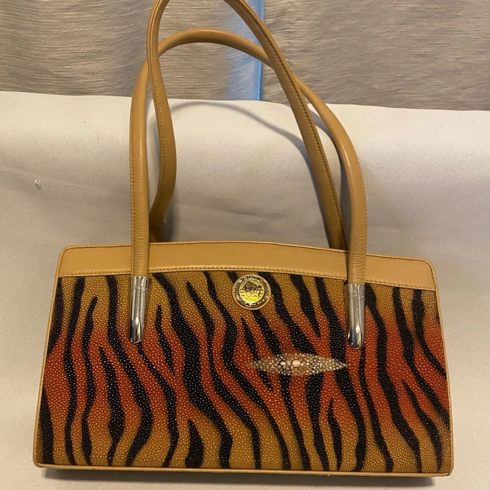 Rota genuine, stingray, Elegant Tan and Black Animal Print Handbag 11x6x2 - Picture 2 of 10